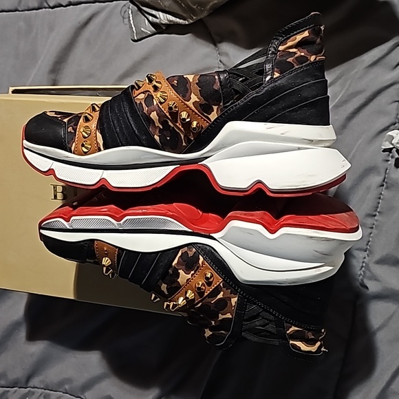 Christian Louboutin - Picture 7 of 8